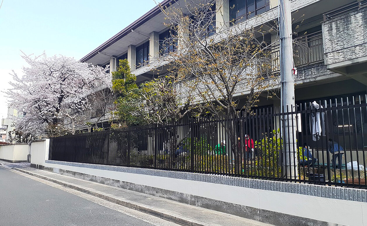 小学校敷地内立入防止柵　京都府